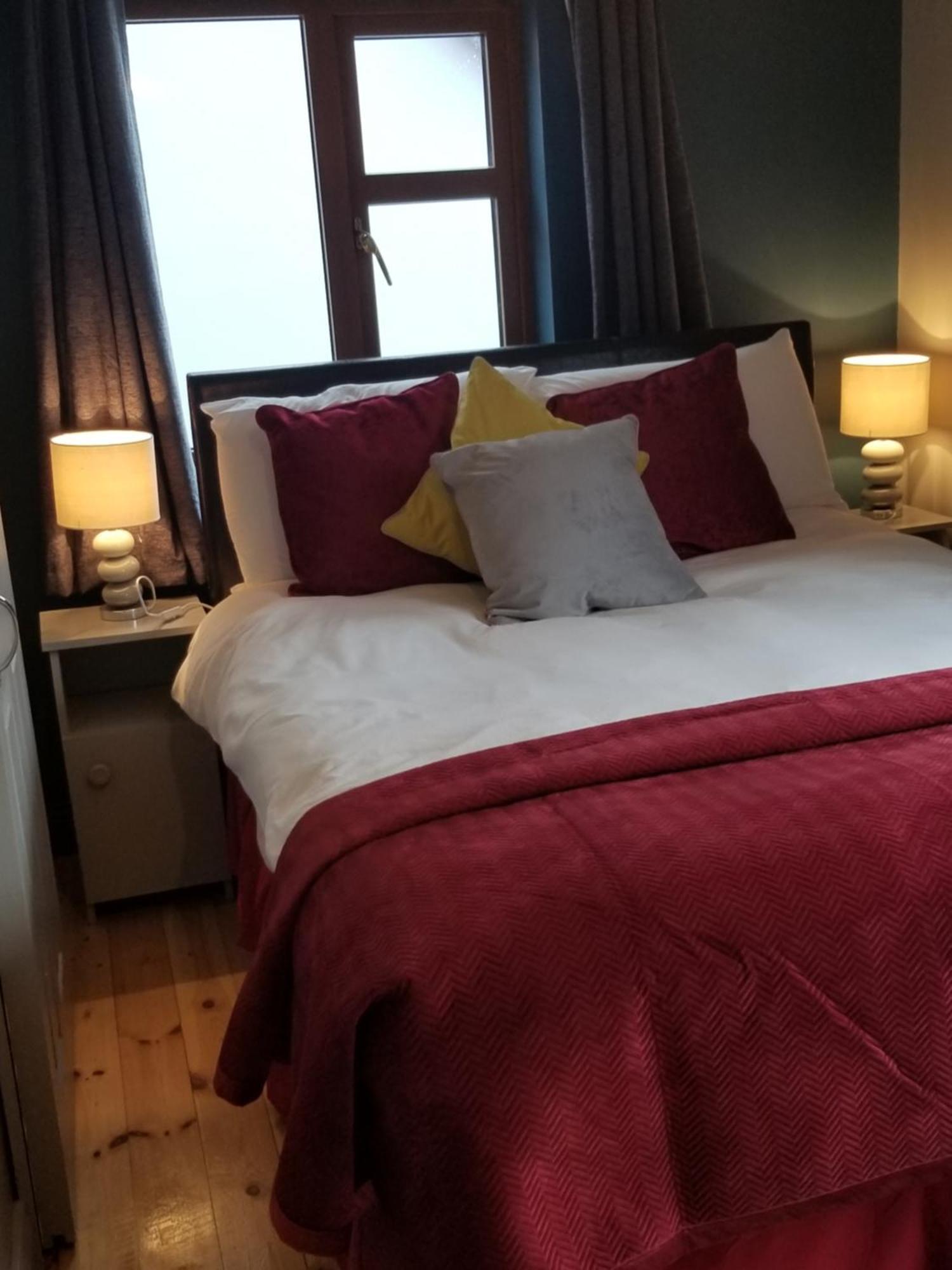 Baywatch Inn Дингл Экстерьер фото