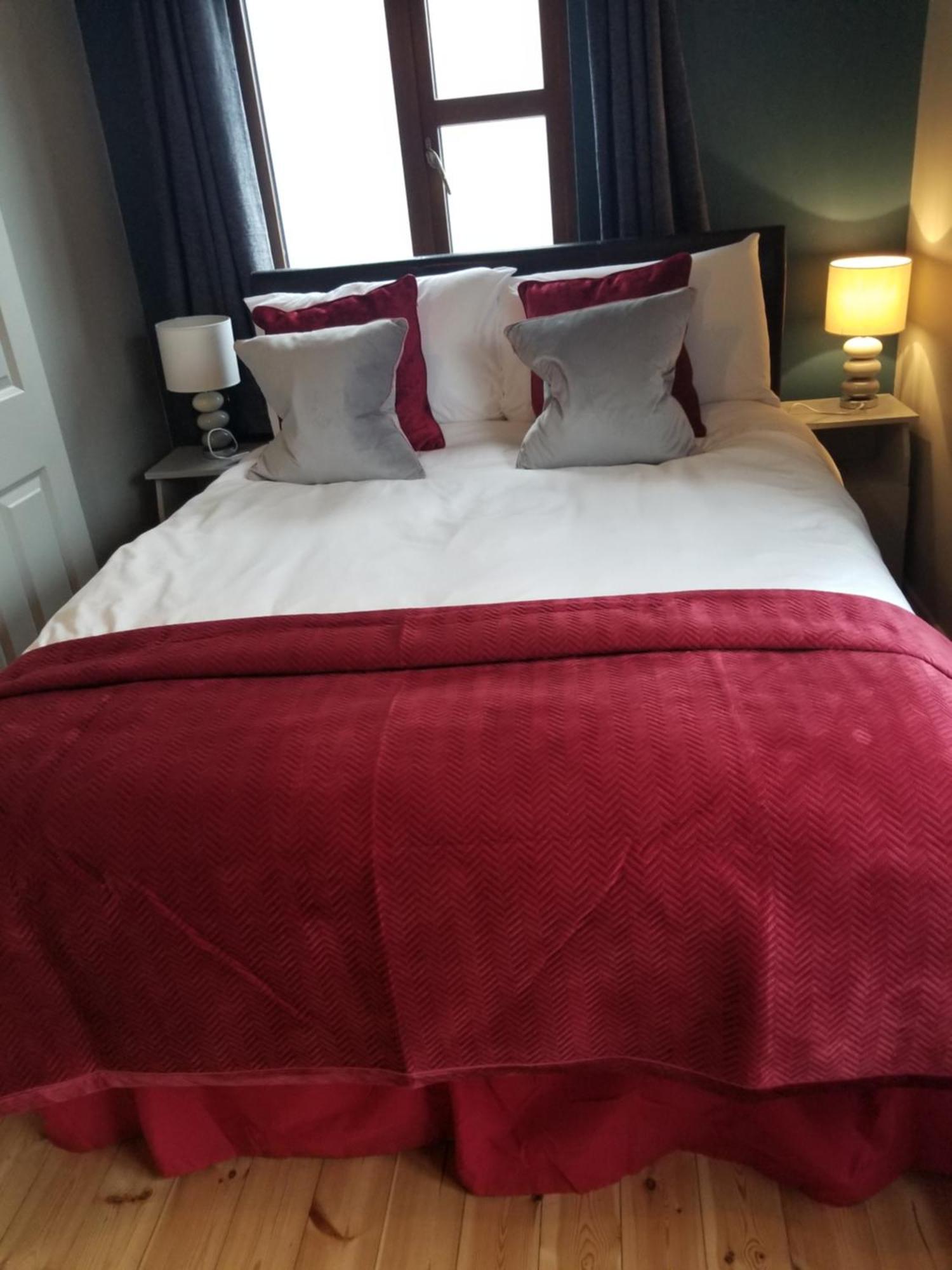 Baywatch Inn Дингл Экстерьер фото