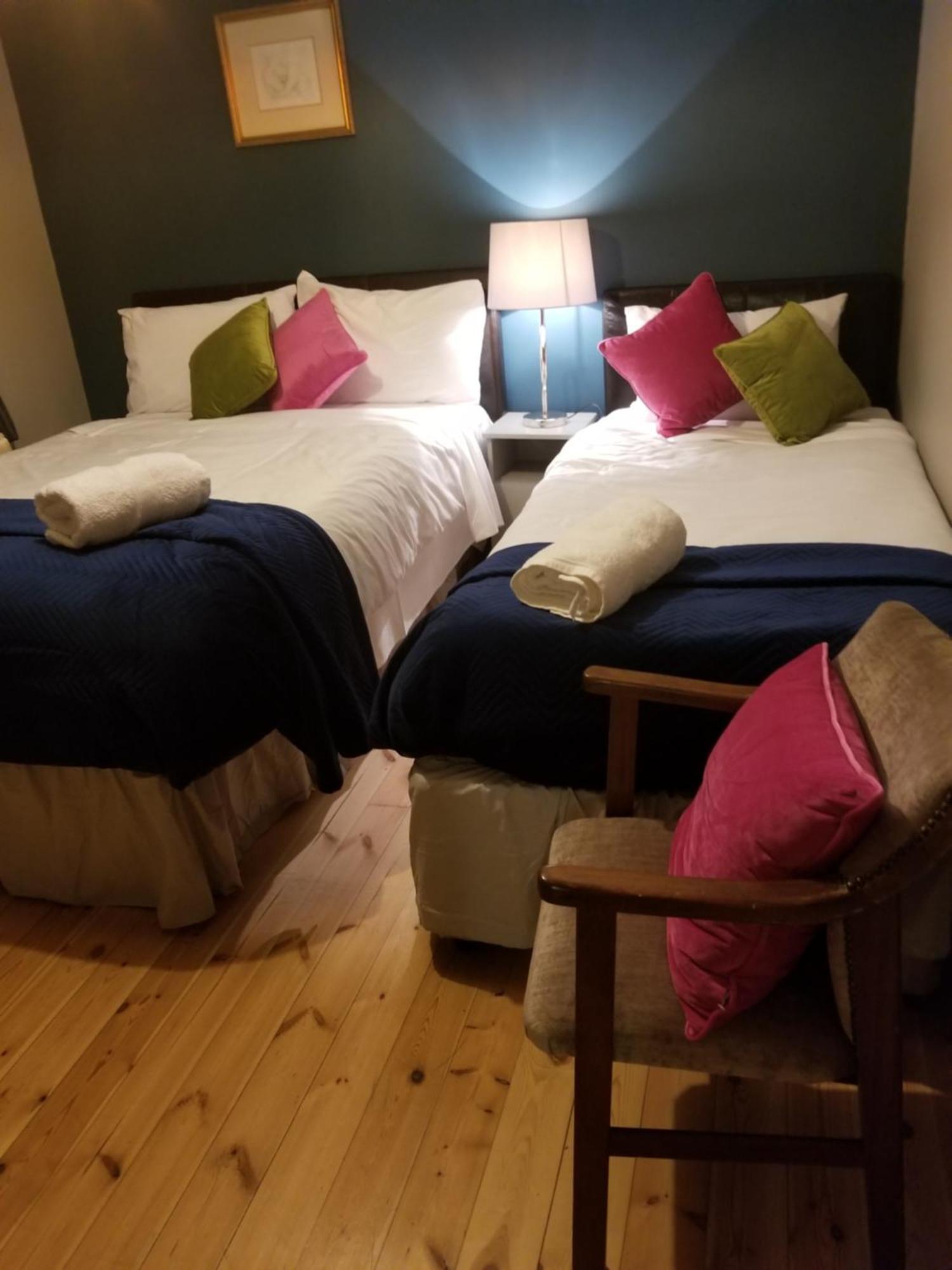 Baywatch Inn Дингл Экстерьер фото